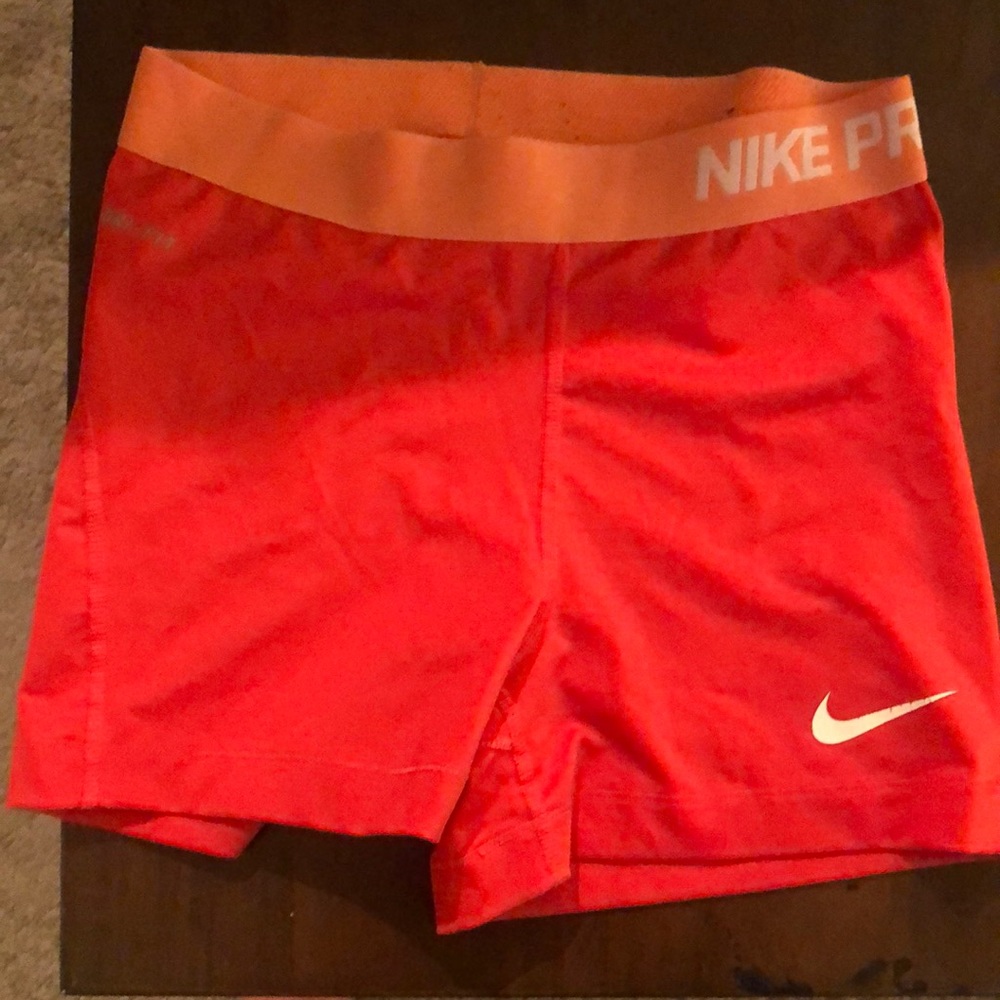 Nike pro EUC coral